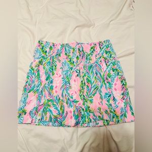 Gorgeous & flattering Lilly skort! Pattern w/mermaids in pink, green, blue 🧜‍♀️